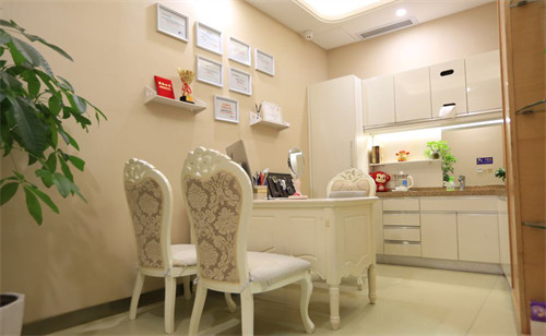 深圳富華醫(yī)療美容醫(yī)院環(huán)境圖3
