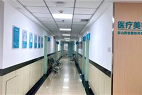太原華晉醫(yī)院整形科環(huán)境圖6