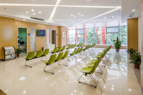 武漢愛爾眼科漢口醫(yī)院等候區(qū)