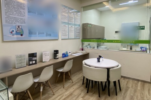 成都青羊陽(yáng)光愛(ài)盾眼科環(huán)境圖2