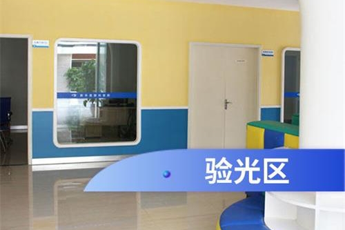 成都華廈眼科醫(yī)院驗(yàn)光區(qū)