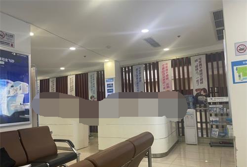 成都華廈眼科醫(yī)院大廳環(huán)境