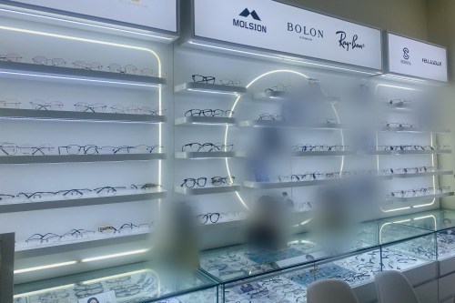 四川成都青羊陽(yáng)光愛(ài)盾眼科配鏡區(qū)