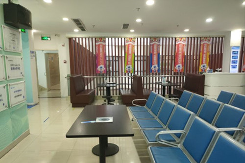 成都華廈眼科大廳等候區(qū)環(huán)境