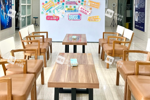 海口國愛近視醫(yī)院休息區(qū)一角