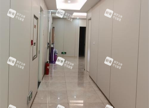 北京英煌整形醫(yī)院走廊