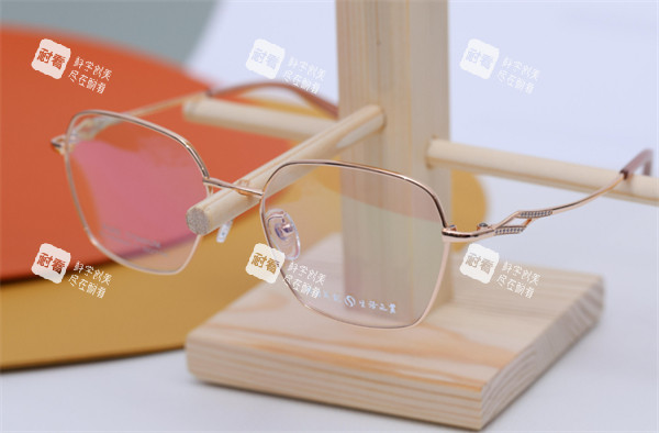 超視立遠(yuǎn)近兩用眼鏡圖片