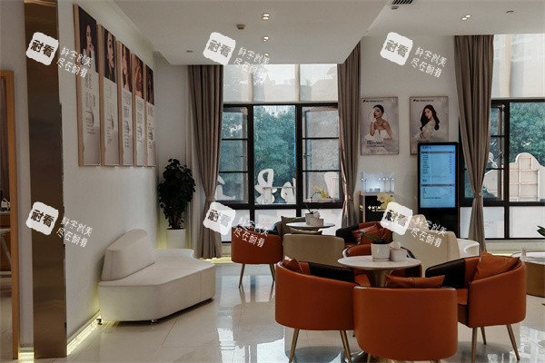 南寧柏琳悅美醫(yī)療美容醫(yī)院大廳環(huán)境圖