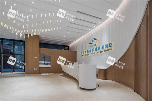 北京?，斄猪槼毖劭漆t(yī)院一樓大廳前臺(tái)