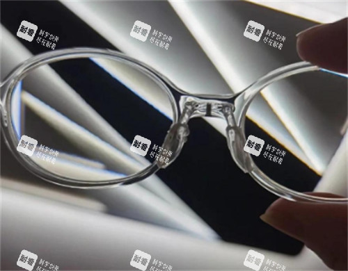 思問子夏離焦眼鏡的樣子