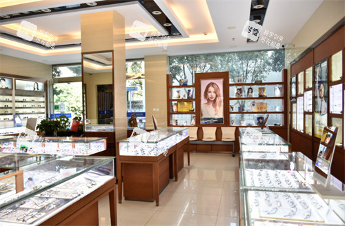 昆明眼科醫(yī)院配鏡大廳