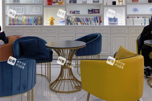 石家莊麥迪格眼科醫(yī)院休息區(qū)