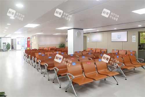 深圳愛(ài)爾眼科醫(yī)院總院近視手術(shù)候診室