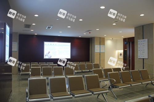 南昌新視界眼科白內(nèi)障候診區(qū)