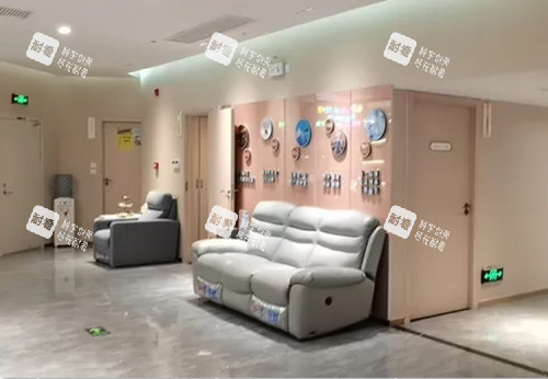 武漢光澤皇后整形候診區(qū)