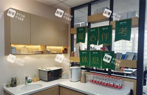 北京何氏眼科醫(yī)院環(huán)境休息區(qū) 北京何氏眼科醫(yī)院環(huán)境休息區(qū)