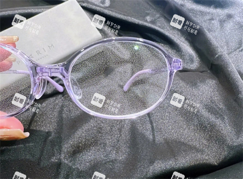 尼康控優(yōu)點(diǎn)鏡片特寫