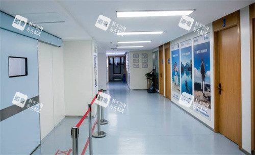 烏魯木齊普瑞眼科醫(yī)院走廊環(huán)境 烏魯木齊普瑞眼科醫(yī)院走廊環(huán)境