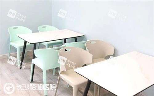 長沙裕湘眼科醫(yī)院接待區(qū)