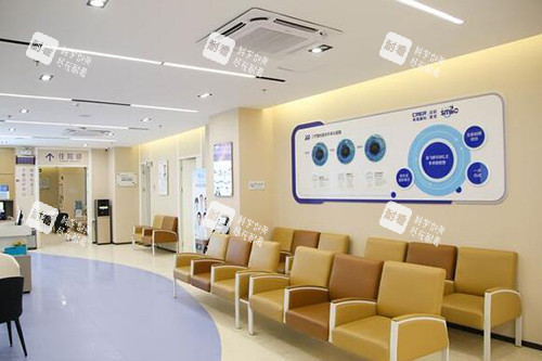 深圳新安?，斄猪槼毖劭漆t(yī)院等候區(qū)