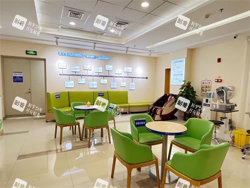 肇慶愛爾眼科屈光科室等候區(qū)