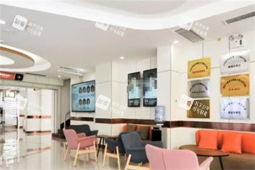 濟(jì)南華視眼科等候區(qū)環(huán)境圖