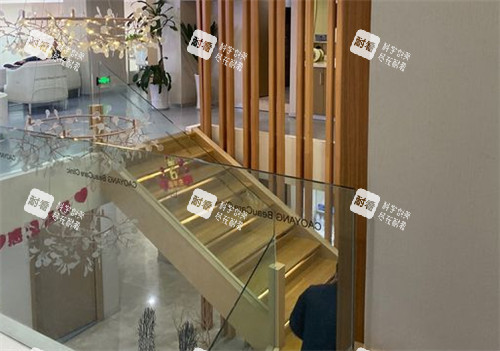 重慶曹陽麗格整形醫(yī)院樓梯間照片