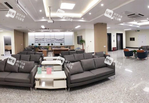 南京東南眼科醫(yī)院等候區(qū)