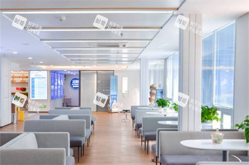 成都普瑞眼科醫(yī)院大廳休息區(qū)