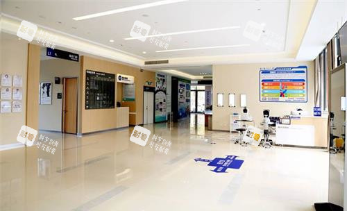 聊城愛(ài)爾眼科進(jìn)門(mén)大廳