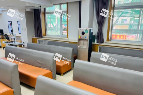 沈陽(yáng)何氏眼科候診區(qū) 沈陽(yáng)何氏眼科候診區(qū)