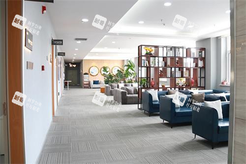 大連愛爾眼科醫(yī)院三樓環(huán)境