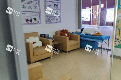 成都新視界眼科候診區(qū)