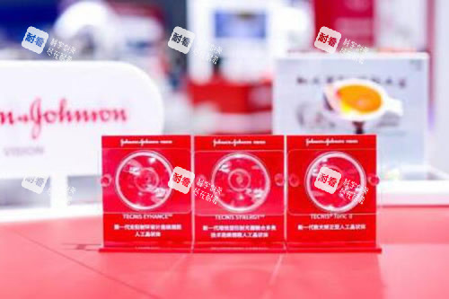 中山大學中山眼科中心收費標準：近視眼9900元起、白內(nèi)障5800元起、老花眼8000元起