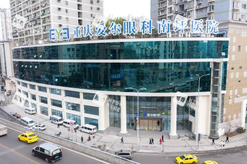 重慶愛爾眼科醫(yī)院大樓環(huán)境照