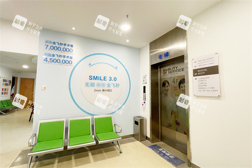 樂山愛爾眼科醫(yī)院電梯間