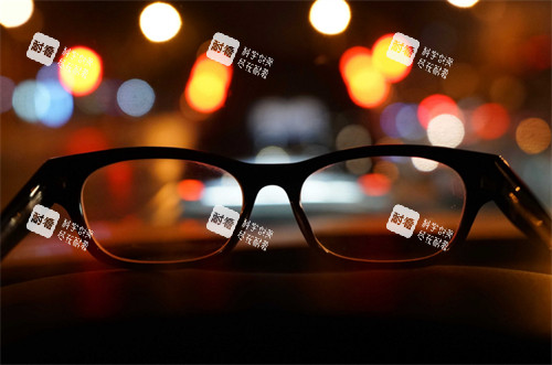 散光眼睛看到的燈光