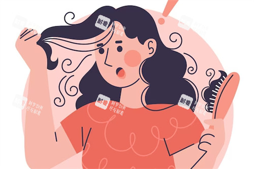 被脫發(fā)問題困擾的女人圖片 被脫發(fā)問題困擾的女人圖片