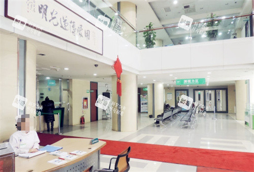 烏魯木齊普瑞眼科醫(yī)院大廳環(huán)境