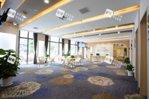 武漢愛(ài)爾眼科醫(yī)院候診區(qū)