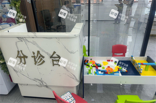 張家口朝聚眼科醫(yī)院分診臺