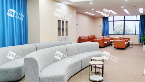 九江愛爾眼科醫(yī)院休息區(qū) 九江愛爾眼科醫(yī)院休息區(qū)