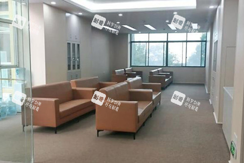 九江愛爾眼科醫(yī)院等候區(qū) 九江愛爾眼科醫(yī)院等候區(qū)