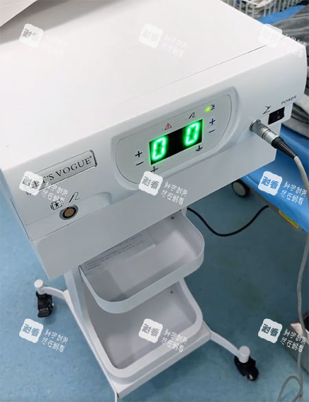 維密金雕設(shè)備儀器照片