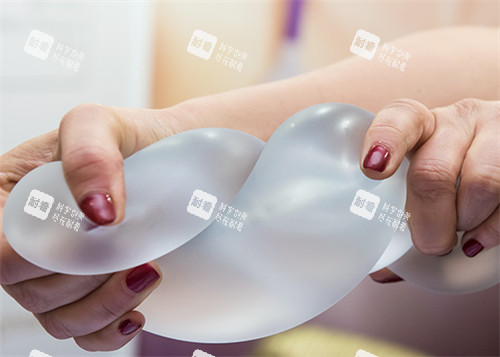 隆胸假體的材質(zhì)