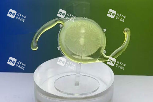 白內(nèi)障手術(shù)晶體特寫(xiě) 白內(nèi)障手術(shù)晶體特寫(xiě)