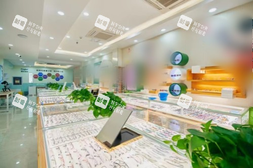 青島福柏眼科醫(yī)院配鏡專區(qū)