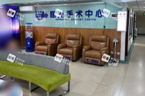 青島福柏眼科醫(yī)院休息區(qū)