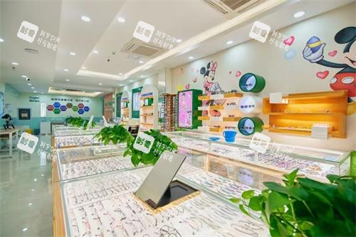 青島福柏眼科醫(yī)院視光區(qū)