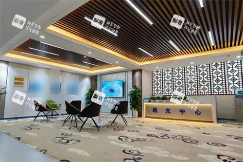 南陽尖峰眼科醫(yī)院屈光中心